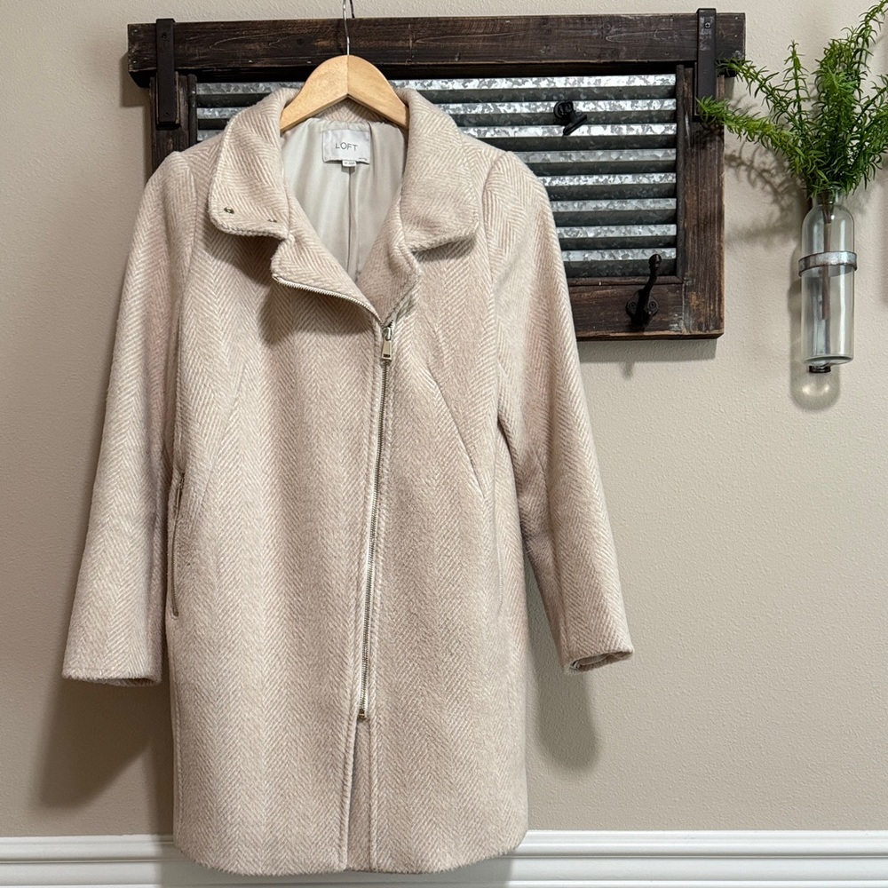 Woman’s Loft Small Petite Beige Herringbone Coat